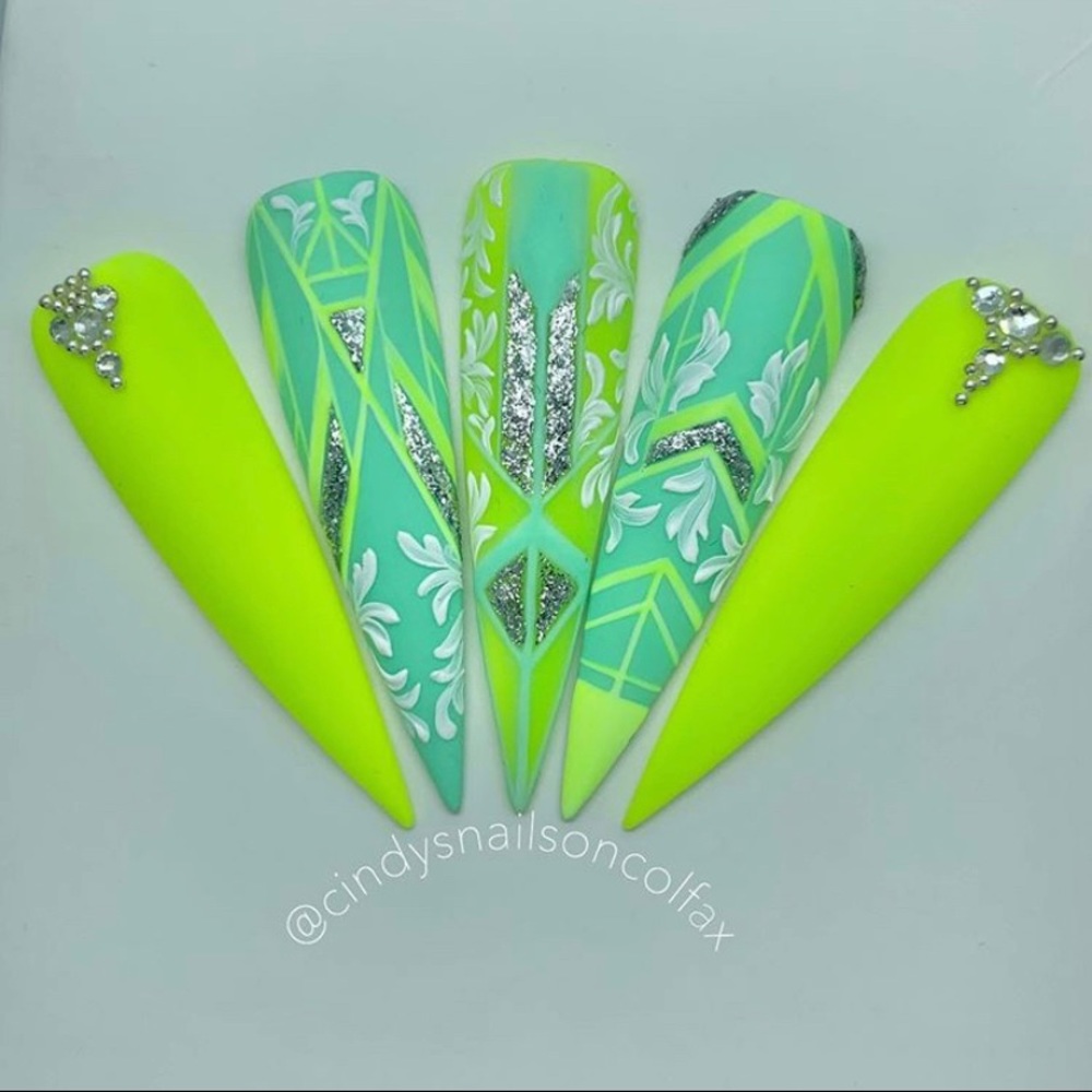 Press on nails of different shapes